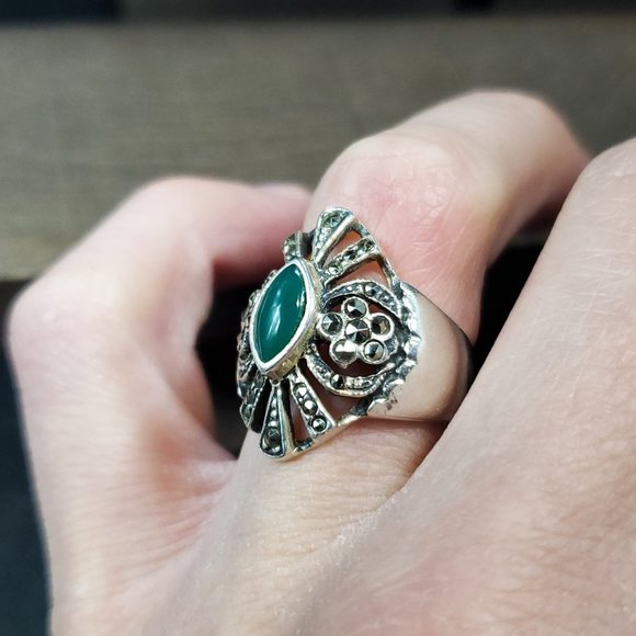 Size 6 925 Sterling Silver Nephrite Stone And Marcasite Accents Ring - Picture 3 of 8